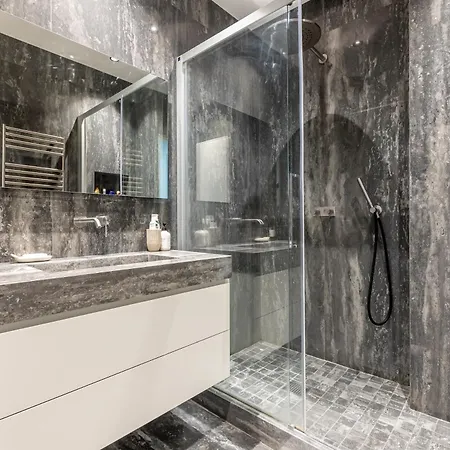 Lägenhet Amazing 2bdr/6pax Next To Champs Elysees Paris