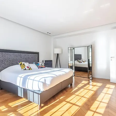 Amazing apartment 2BDR/6PAX next to Champs Elysées Paris