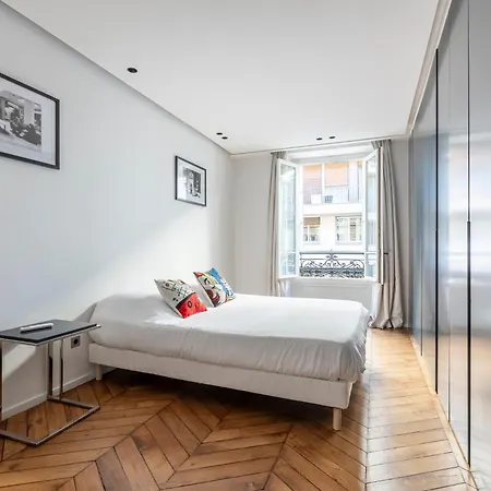 Amazing apartment 2BDR/6PAX next to Champs Elysées